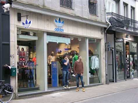 Adidas in Drachten: Schoenenwinkels en Verkooppunten in 